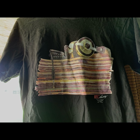 Graphic Tee - Picture 3 of 4